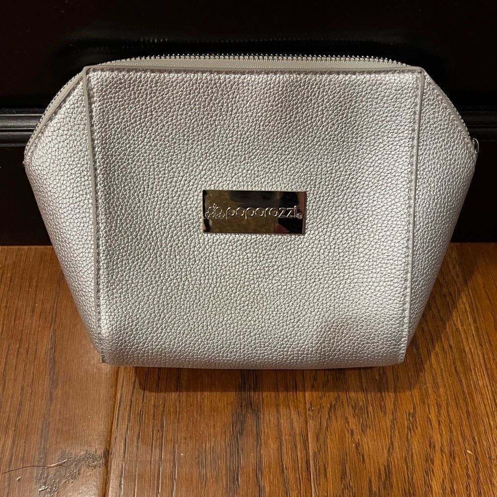 PaparazziΒ silver faux leather med. cosmeticsβbagβwithβzipβcompartmentβinside